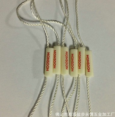 看服裝吊粒●一眼看穿你的設計品味是怎么樣的